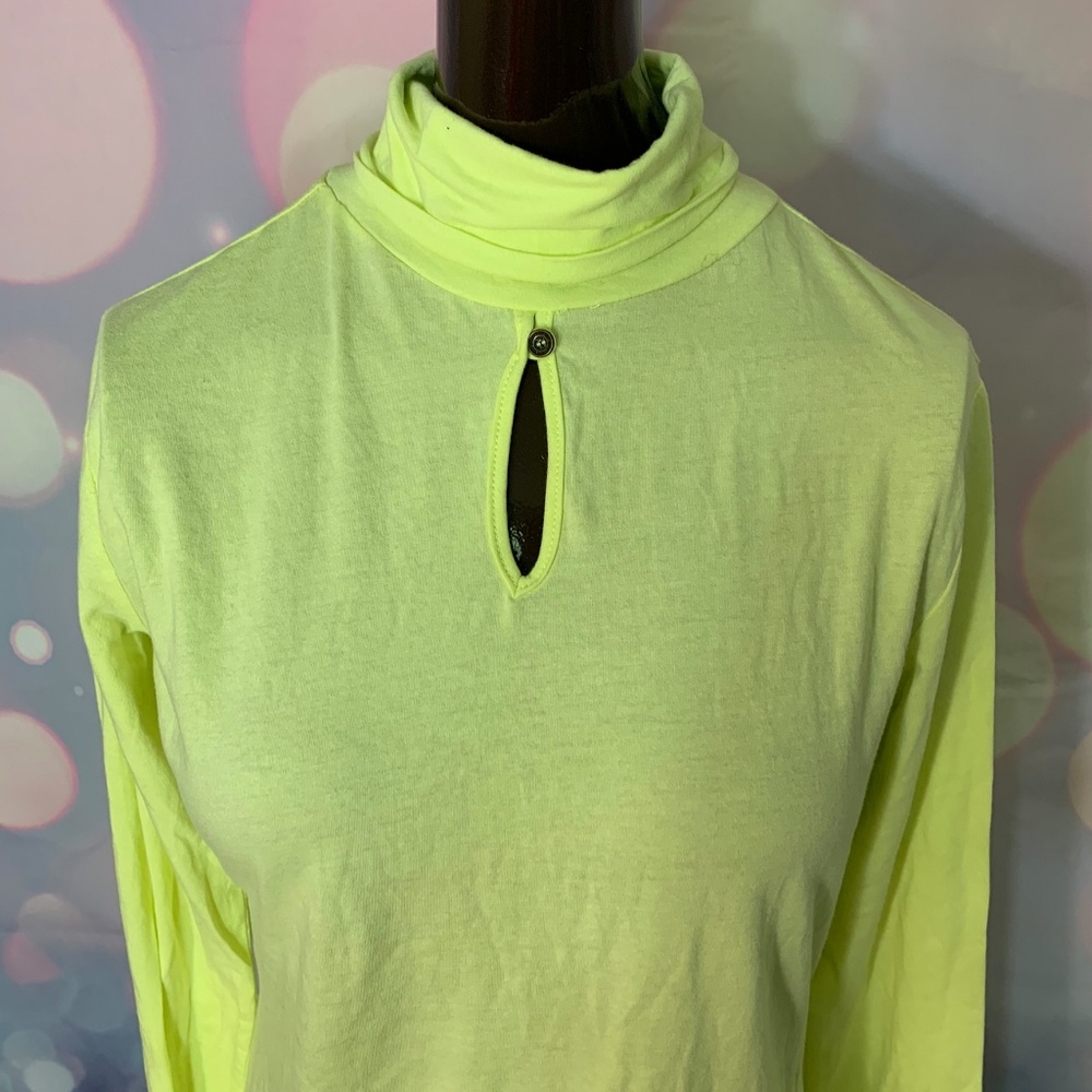 Keyhole Turtleneck - Picture 4 of 6